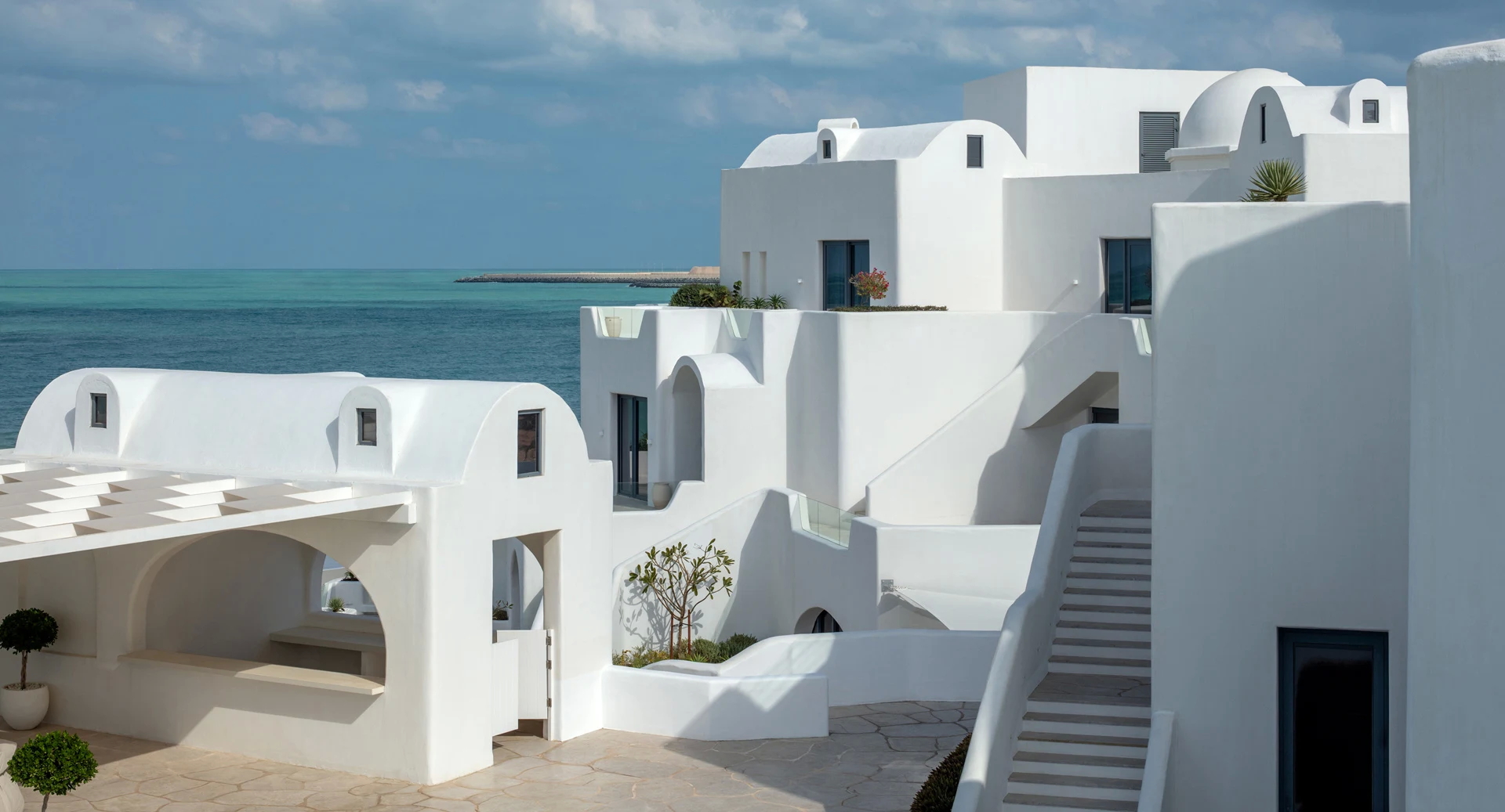 anantara_santorini_abudhabi_retreat_11_buidling_1920x1037